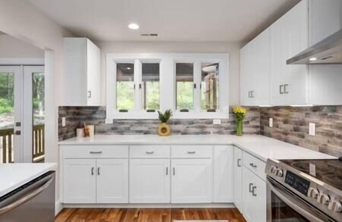 Alexander Casa | Luxury mountain oasis, hot tub & 15 mins to DT AVL, bring furry friends!