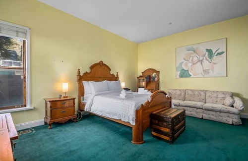 Wrightwood Otro | Luxury Mountain Retreat: Skiing, SPA, Arcade & Bar