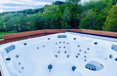 Sparta Casa | Luxury Mountain Retreat with Main House and Garage Apartment. Perfect for Families, Retreats and Remote Work