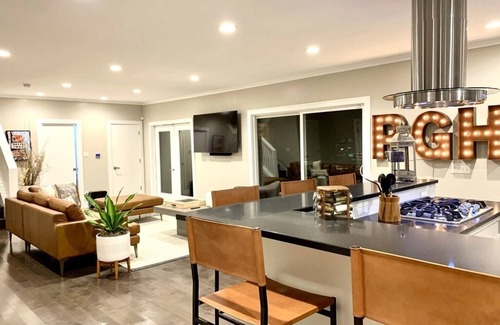 Mount Washington Casa | Luxury Mountainside with Spectacular City Views