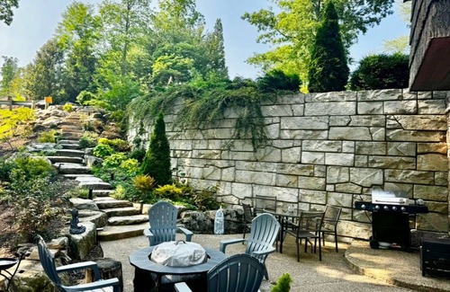 Asheville Casa | Luxury Mountaintop 5 min. to Downtown New Large Modern Mountain design w VIEWS