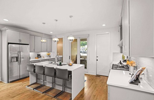 Eighth Avenue Casa | Luxury Nashville Homes: Sleeps 36, Free Parking, Perfect for Groups