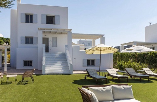 Naxos Villa | Luxury Naxos Villa | Villa Kaname | 5 Bedrooms | Spacious Outdoor Area | Pyrgaki