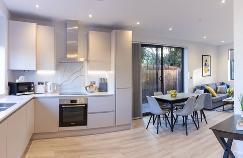 Hendon Casa | Luxury new build contemporary furnished house