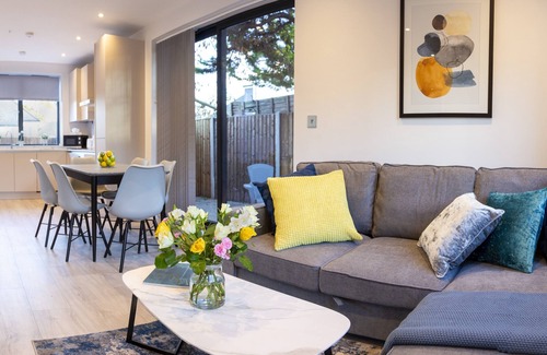 Hendon Casa | Luxury new build contemporary furnished house