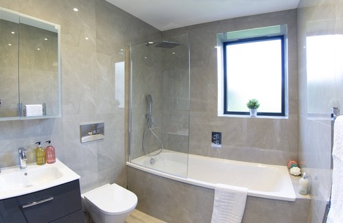 Hendon Casa | Luxury new build contemporary furnished house