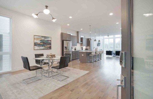 Berry Hill Casa | Luxury New Build / Near Broadway!