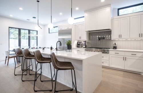Galindo Casa | Luxury New Home, Private Pool/Spa, Sleeps 10 all King, Cold Plunge, 4 min to Dt