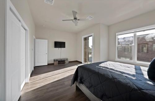 Central Arlington Casa | Luxury New Build Townhome 2BR 2BA with Garage