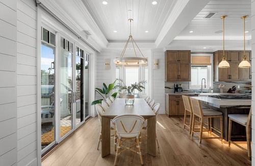 Beach Barber Tract Casa | Luxury New Build @ Windansea Beach- AC, Fire Pit, 2-Car Parking
