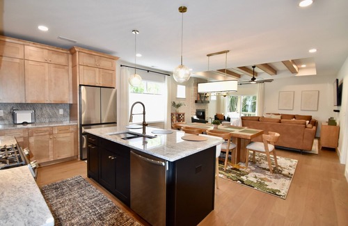 Gastonia Cabaña | Luxury New Construction Cottage w/stone fireplace, office & covered deck