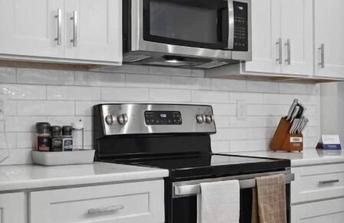 Gulf Park Estates Casa | Luxury New Tranquil Retreat-Walk to Waterfront