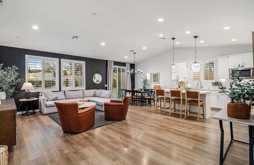 Lancaster Casa | LUXURY & NEWER 5 Bedroom Home w/A Large Backyard in West Lancaster!