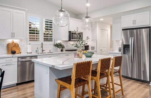 Lancaster Casa | LUXURY & NEWER 5 Bedroom Home w/A Large Backyard in West Lancaster!