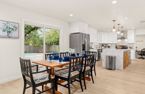 Oakwell Farms Casa | Luxury Newly Renovated Home w/Private Pool+Fire Pit+BBQ Near Downtown&Airport