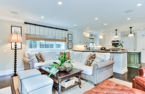 Harbor View Casa | Casa de lujo en Newport Beach, en un vecindario ideal para familias, comisariada por compañeros de alojamiento