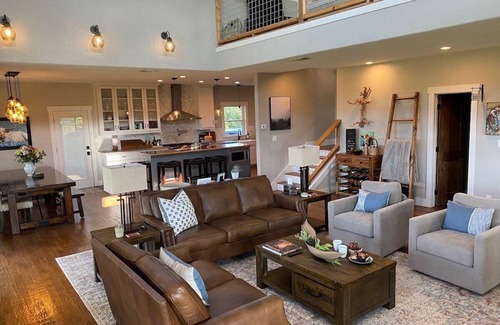 Muenster Casa | Luxury North Texas Retreat--PARTIAL Rental for 16--Pool/Spa/Sports Courts/Views