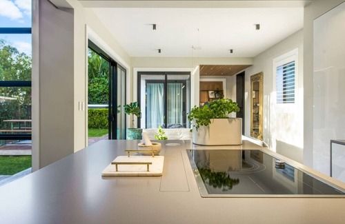 Grey Lynn Casa | Luxury Executive Family Home with Parking & Spa