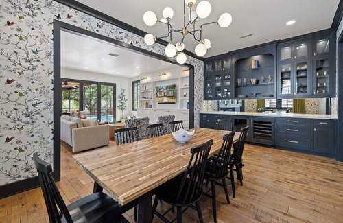 Barton Hills Casa | Luxury Oasis : Heated Pool + New Design