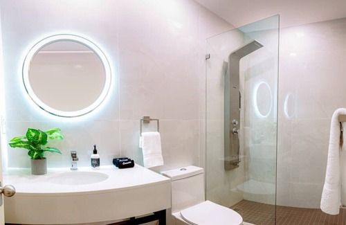 Poinciana Park Hotel | Luxury Oasis Near Downtown Fort Lauderdale