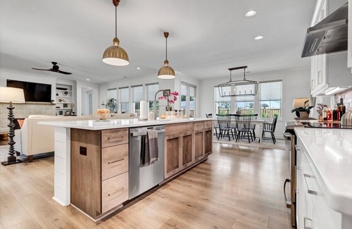 North Carolina Coast Casa | Luxury Oasis - Pool, Jacuzzi, Golf Cart!