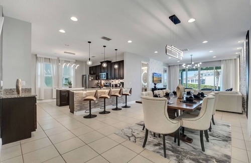 West Kissimmee Casa | Luxury Oasis: Sleeps 16 Perfect for Large Groups