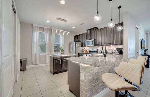 West Kissimmee Casa | Luxury Oasis: Sleeps 16 Perfect for Large Groups