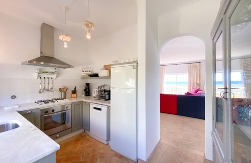 Meia Praia Apartamento | Luxury Ocean-Front Villa con piscina privada