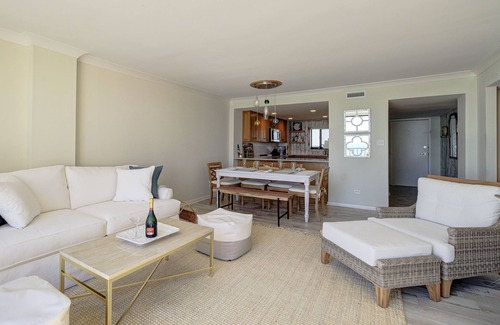 Wrightsville Beach Condominio | Luxury Oceanfront Couples Retreat- Station 1 Top Floor, Newly Renovated
