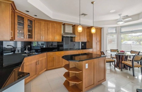 Kaiulani Condominio | Luxury Ocean View Townhouse; 2,864SqFt; 3 Bedroom; 3-1/2 Bath; 3 community pools