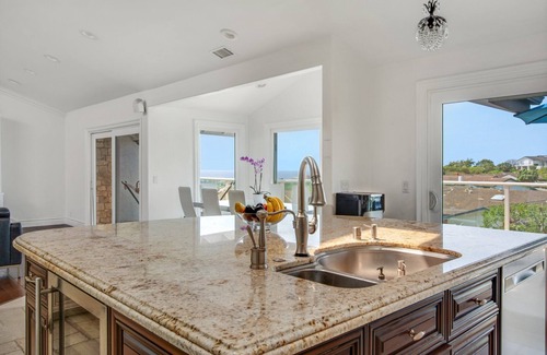 Corona del Mar Casa | Luxury Ocean View Summer Retreat. Gated Community Multiple Pools & Tennis Courts