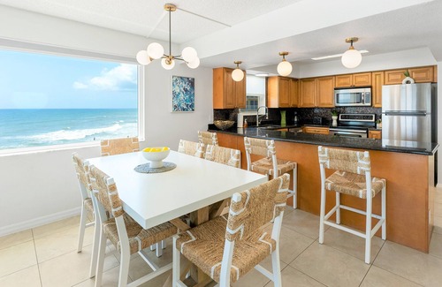 Satellite Beach Condominio | Ático Unidad de esquina frente al mar ~ Mejor vista ~ Bañera de hidromasaje privada