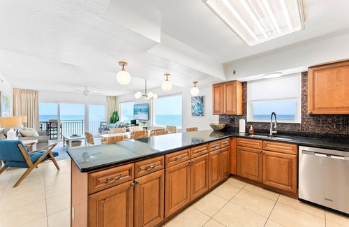 Satellite Beach Condominio | Ático Unidad de esquina frente al mar ~ Mejor vista ~ Bañera de hidromasaje privada