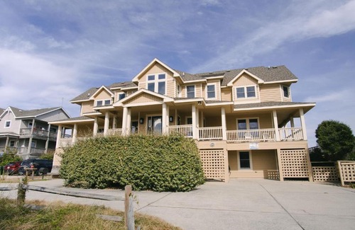 Whalehead Beach Casa | LUXURY, OCEANFRONT, Pool, ELEV, Rec Rm, Beach Access, Ocean Views! WL983, Fairligh