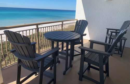 Rosemary Beach Condominio | Absolutamente completamente renovado, en la playa, con vista completa a la playa @ High Pointe 24E