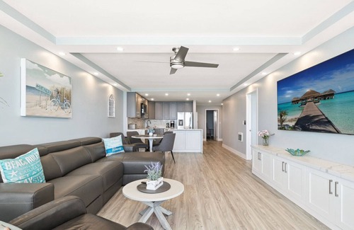 North Pacific Beach Condominio | Luxury on Cloud 9! Amazing oceanfront views. 2 bedrooms 2 bath, Sleeps 6 guests.