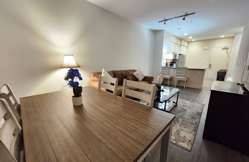 Melrose Apartamento | Luxury on la Brea by Target store