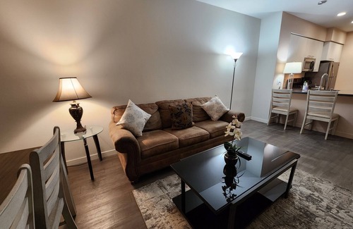Melrose Apartamento | Luxury on la Brea by Target store