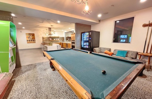 Melrose Apartamento | Luxury on la Brea by Target store
