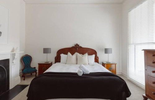Carlton South Casa | Luxury On Lygon, Victorian Terrace