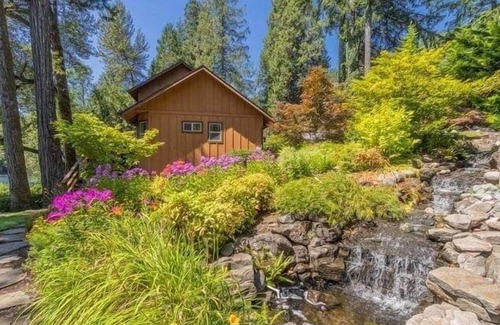 Vida Casa | Luxury on McKenzie + FirePit + Traeger+Steps2Water