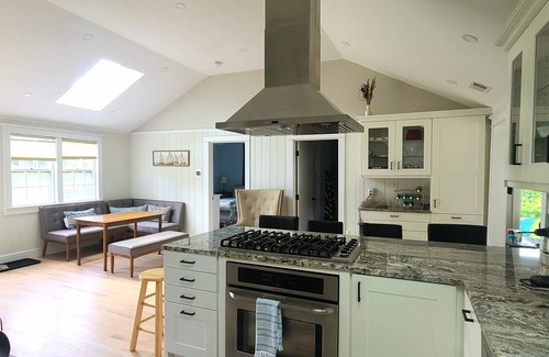 West Yarmouth Cabaña | Luxury on the cape, Private beach , central a/c, outdoor shower