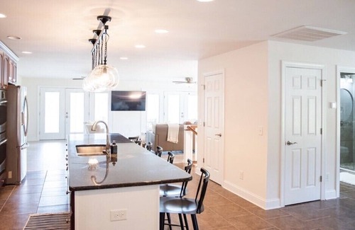 Roxboro Casa | Luxury on the Lake! Hot Tub, Fire Pit, Boat Dock, Pool Table etc.
