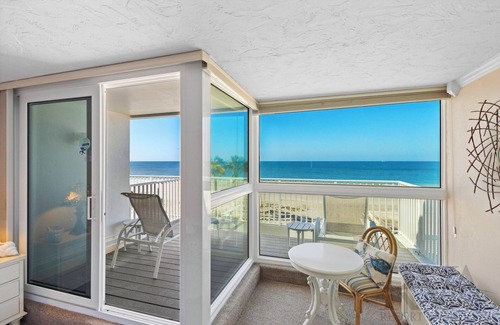 Longboat Key Condominio | Luxury on the Sand – Large Oceanfront Condo La Playa #202D by RVA