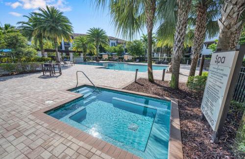 Three Lakes Apartamento | Luxury one bedroom rental w pool