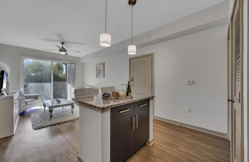 Three Lakes Apartamento | Luxury one bedroom rental w pool