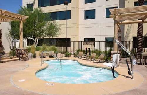 Enterprise Apartamento | Luxury one bedroom with full kitchen + amenities .