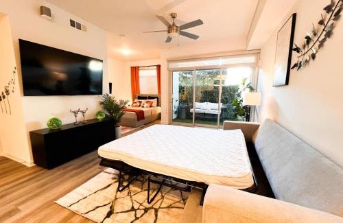 Carthay Circle Apartamento | Luxury Open BD w Pool, Parking, & WD 133