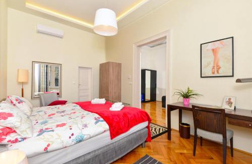 Terezvaros Apartamento | Luxury Opera Apartment