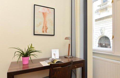 Terezvaros Apartamento | Luxury Opera Apartment
